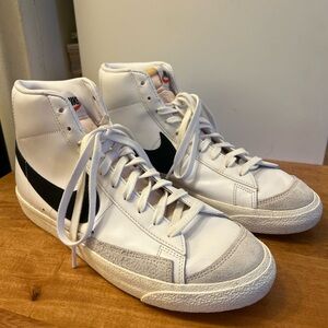 Nike Blazer Mid ’77 Vintage Men’s Size 11 White Black Retro High Top Sneakers
